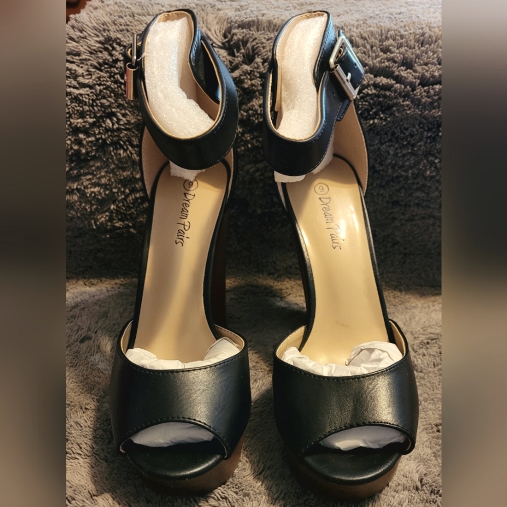 NIB Dream Pairs by ToeToes Silvia Platform Stilettos